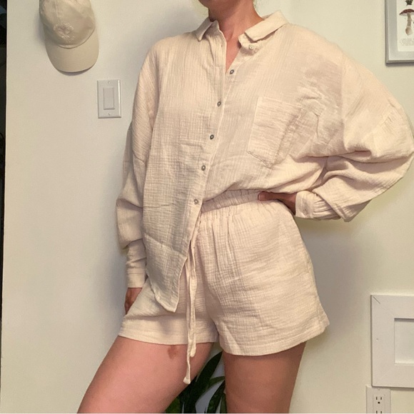 WhiteFoxBoutique 2pc SET shirt & shorts in oatmeal - Picture 2 of 4